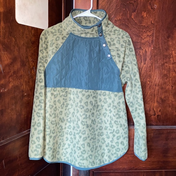 J. Crew Green Leopard Sweatshirt size M - Picture 1 of 3